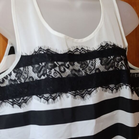 Charming Charlie Black & White Striped Lace Detail Y2K Sleeveless Top Medium - Picture 3 of 8